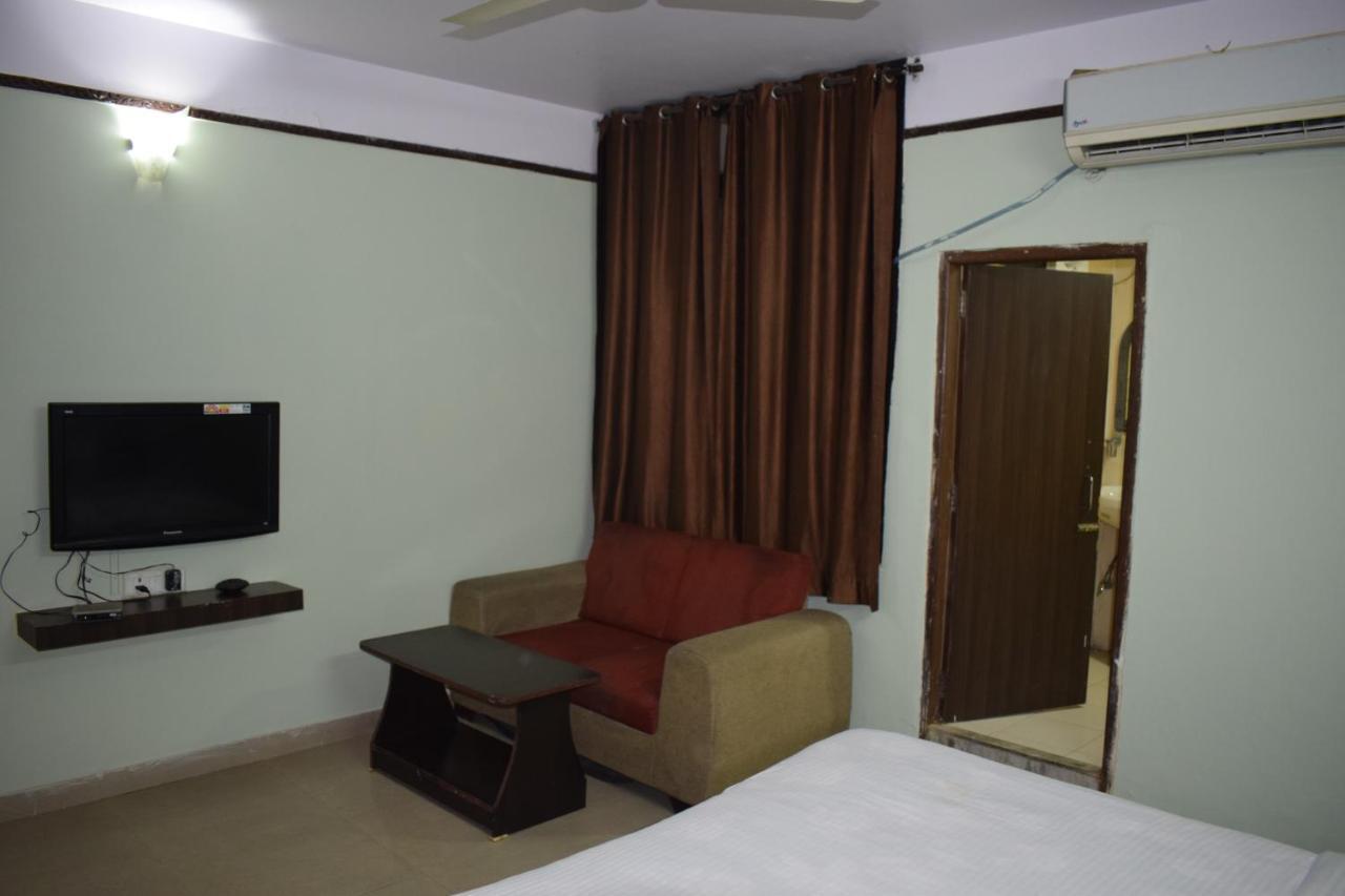 Anand Palace 3*