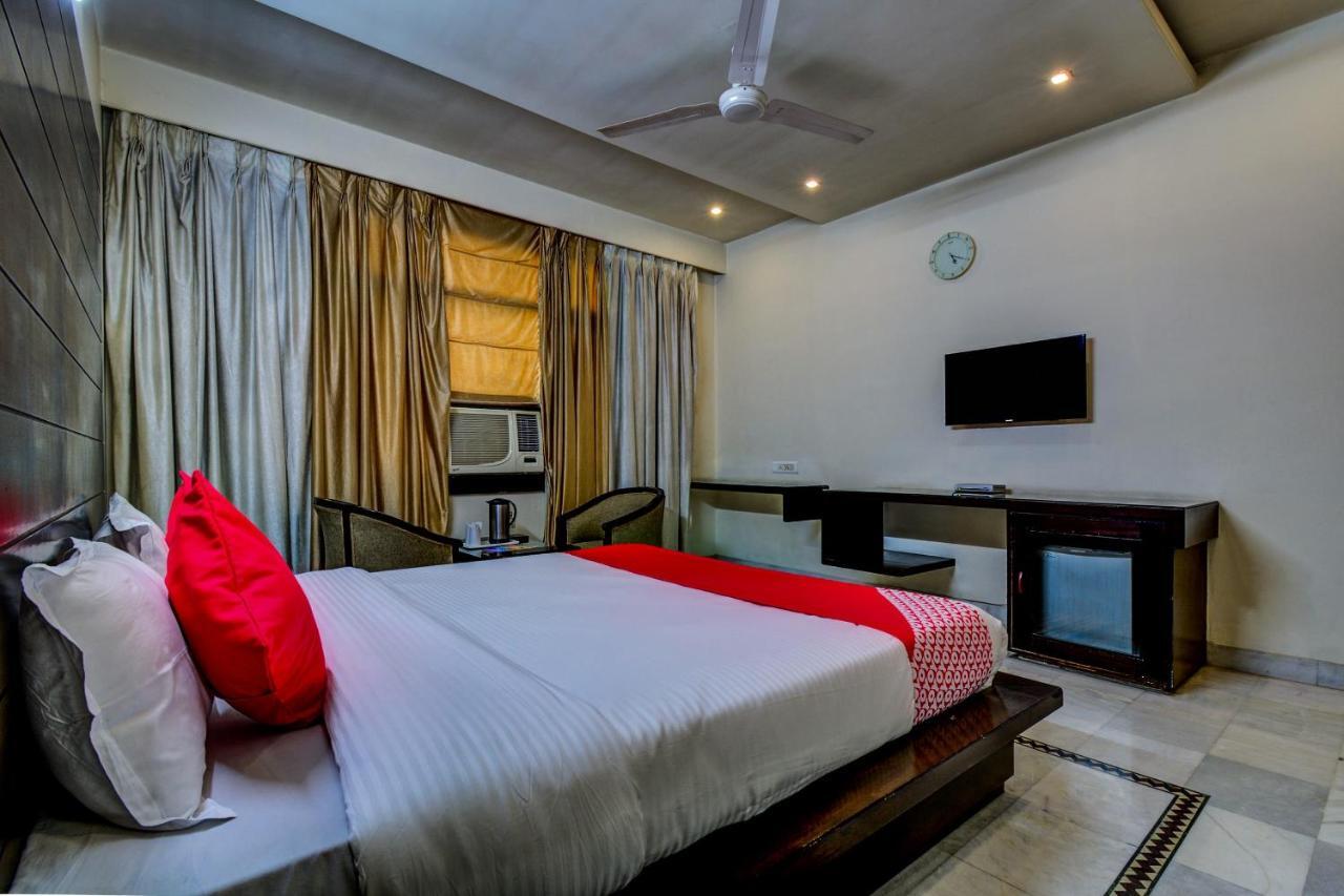 Ashish Hotel