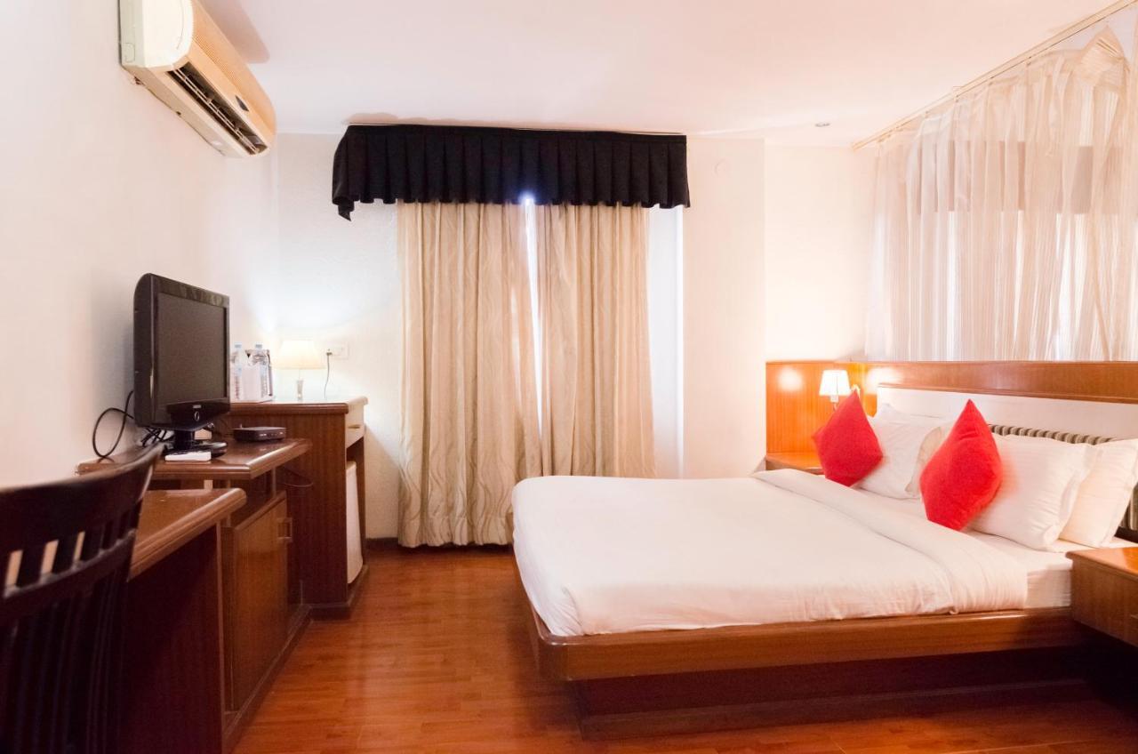 Hotel Capital O 18514 Royal Empire