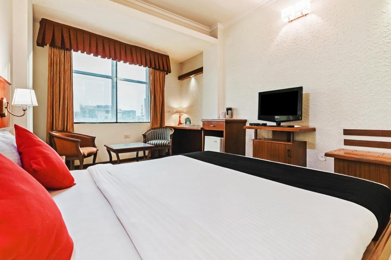 Capital O 18514 Royal Empire Hotel