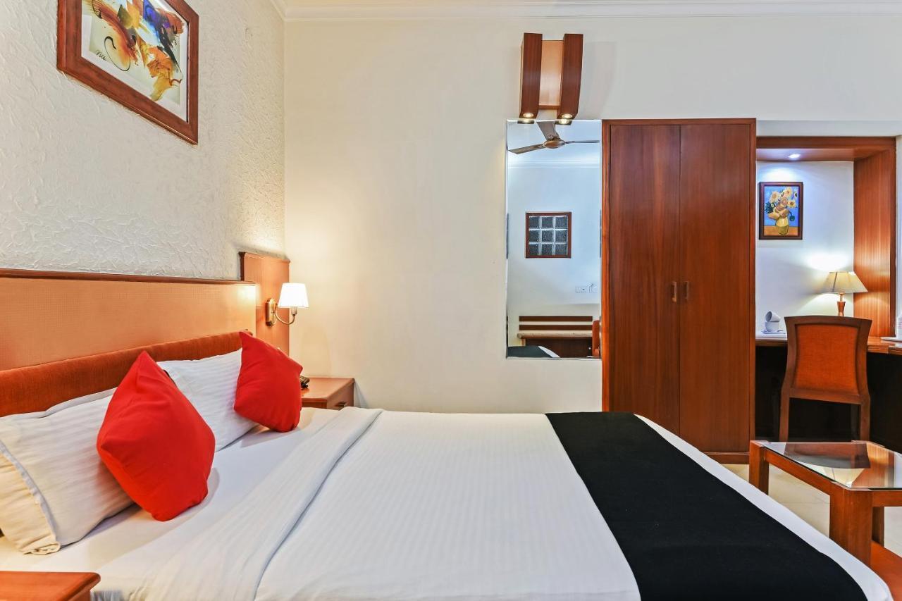 Hotel Capital O 18514 Royal Empire 4*