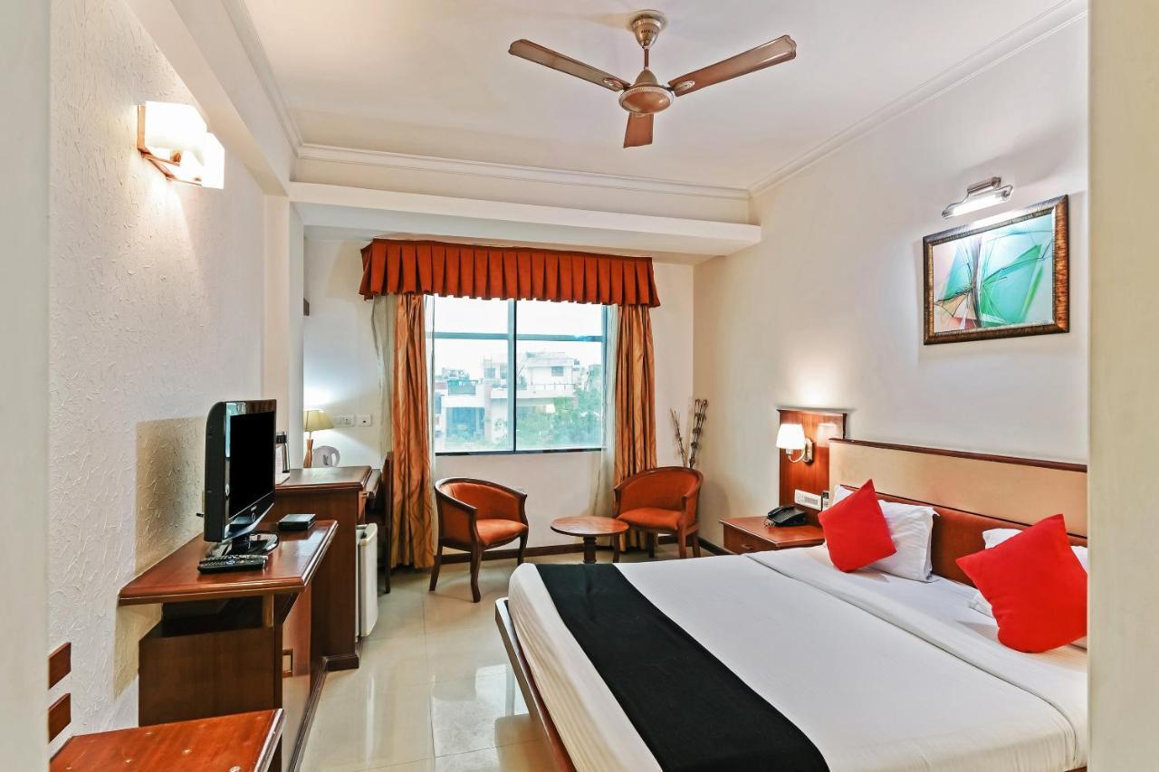 Capital O 18514 Royal Empire Hotel Jaipur