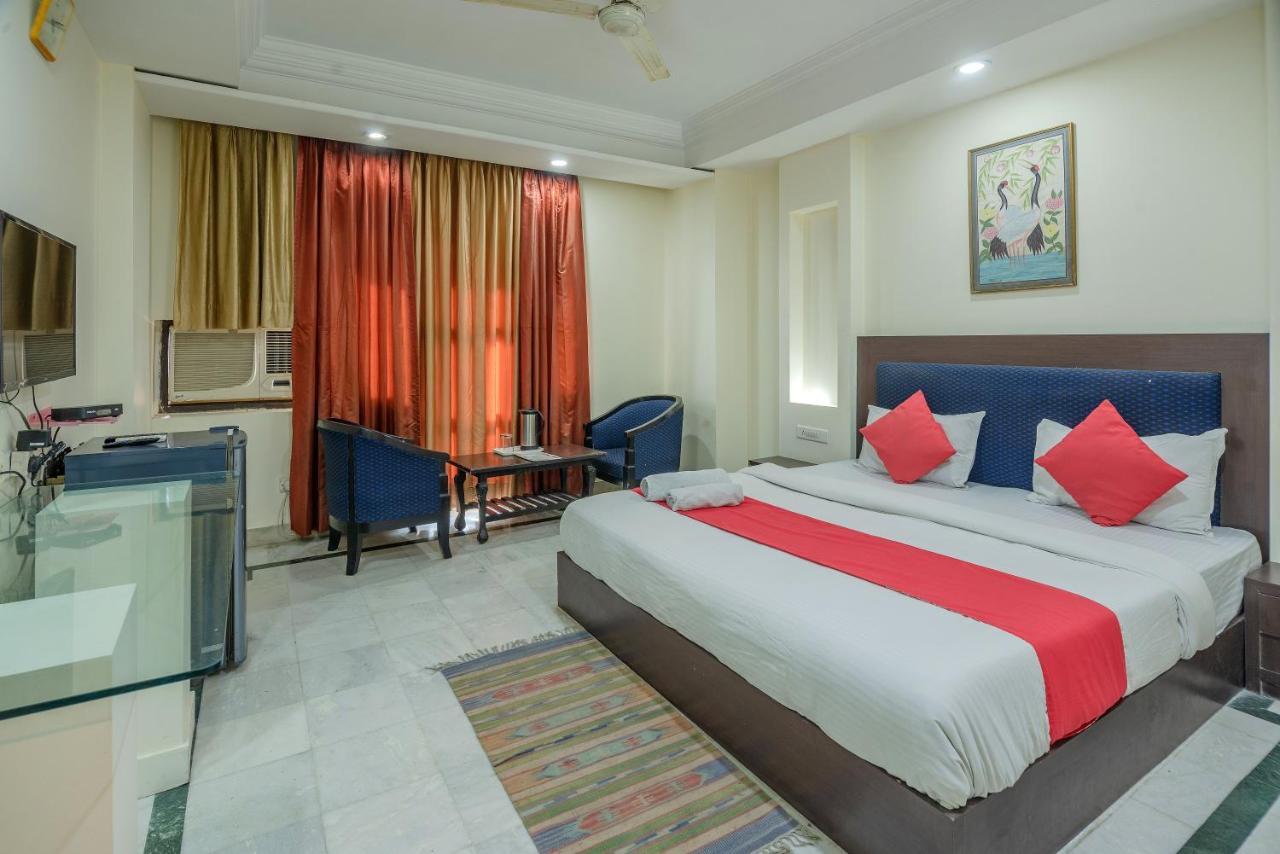 Ashish Hotel