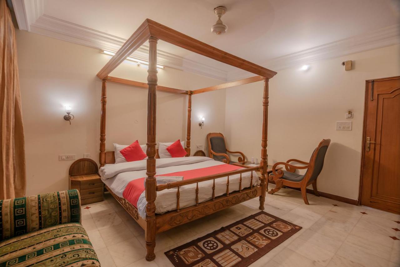Ashish Hotel