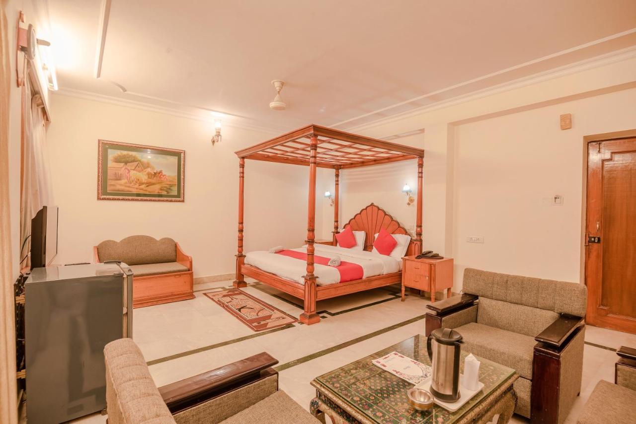 Ashish Hotel