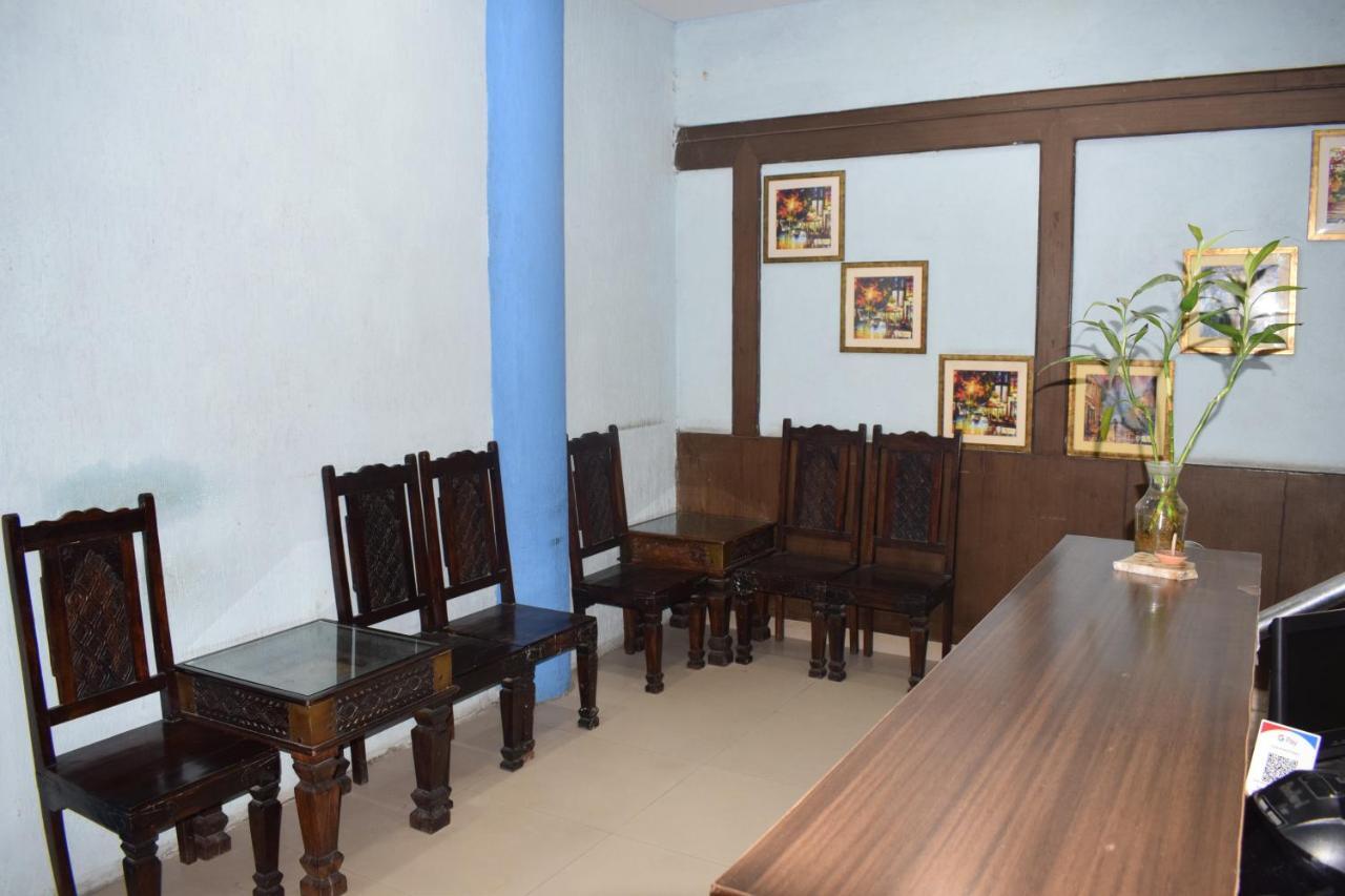 Anand Palace 3*