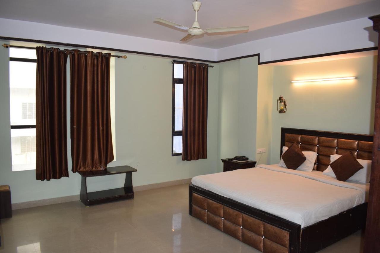 Anand Palace 3*