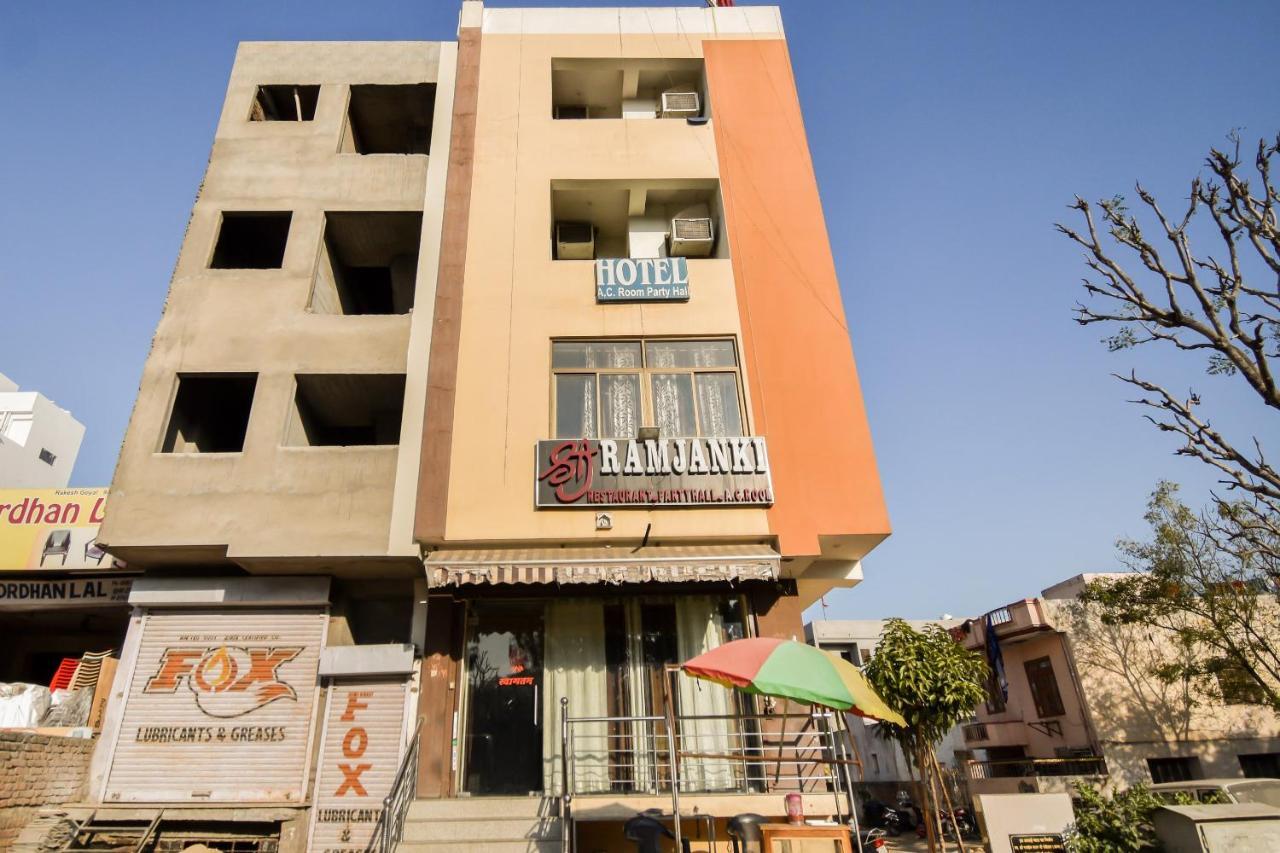Oyo 67902 Shri Ram Janki Hotel 3*