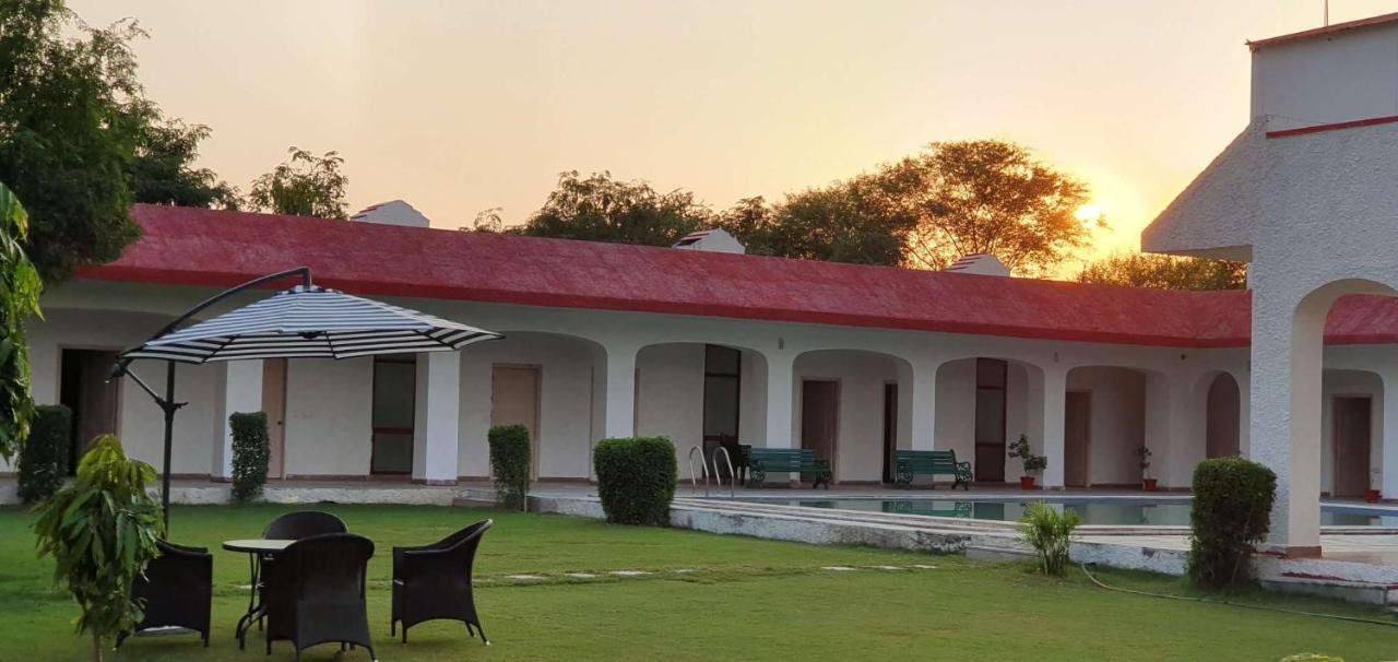 Hotel Estate Paradiso Jaipur
