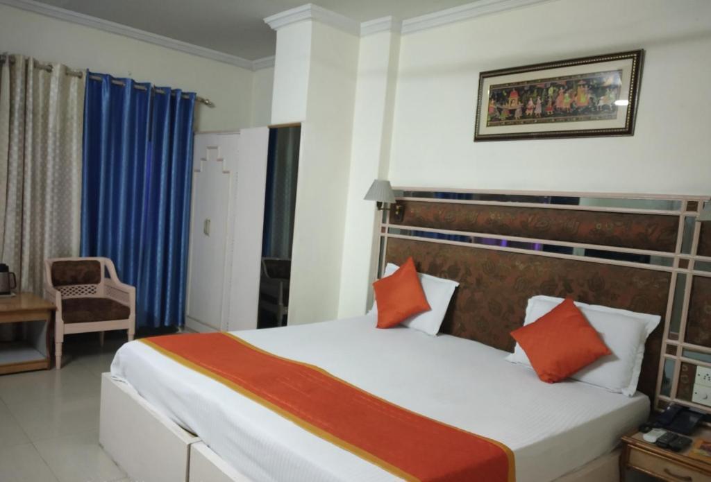 Neelam Hotel