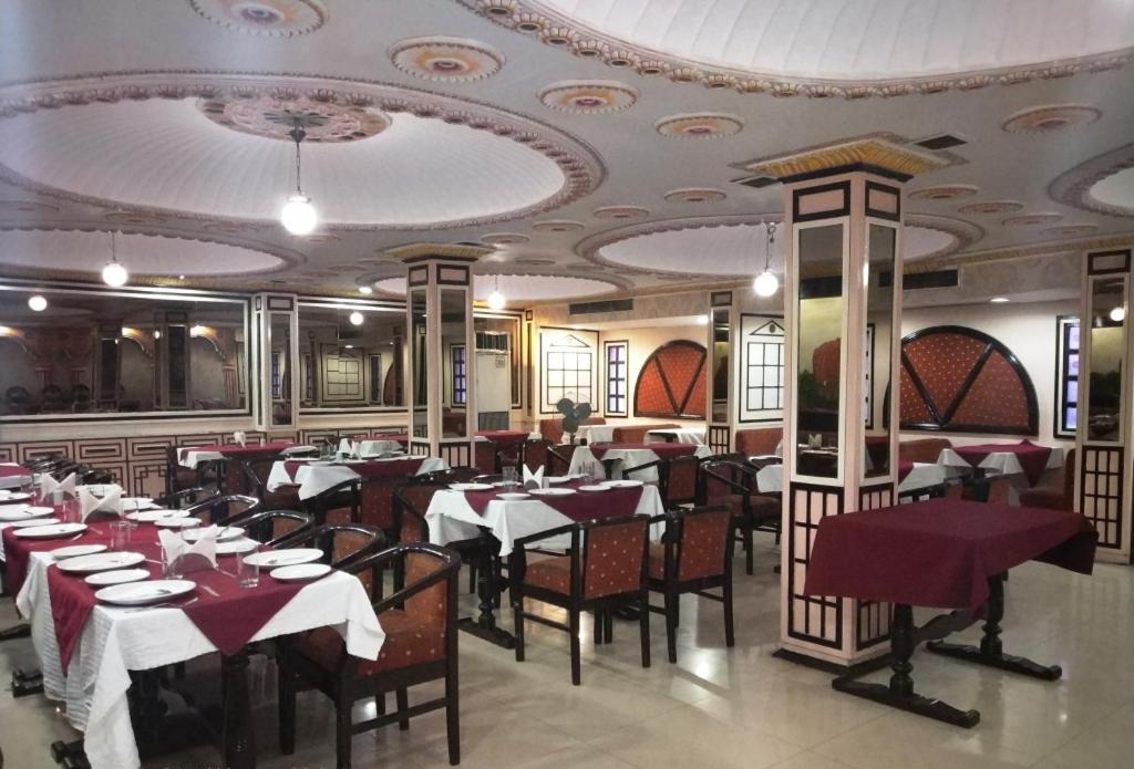 Neelam Hotel
