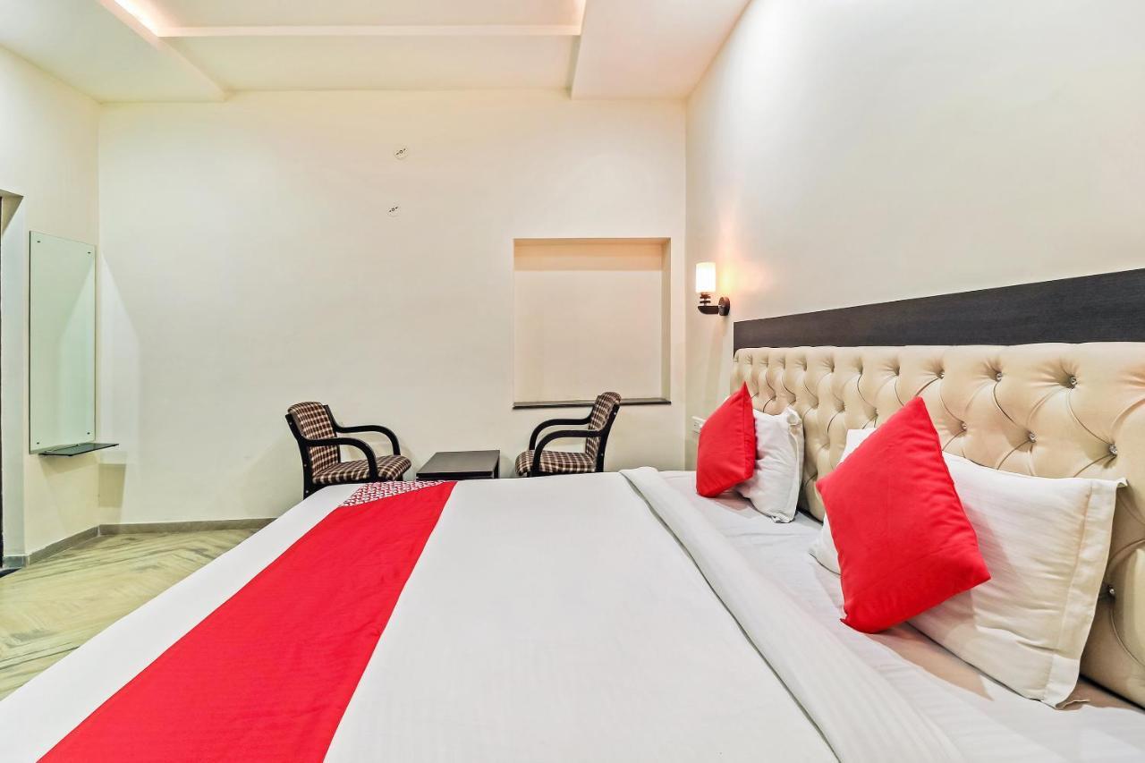 Collection O 35762 Season 4 Hotel 3*
