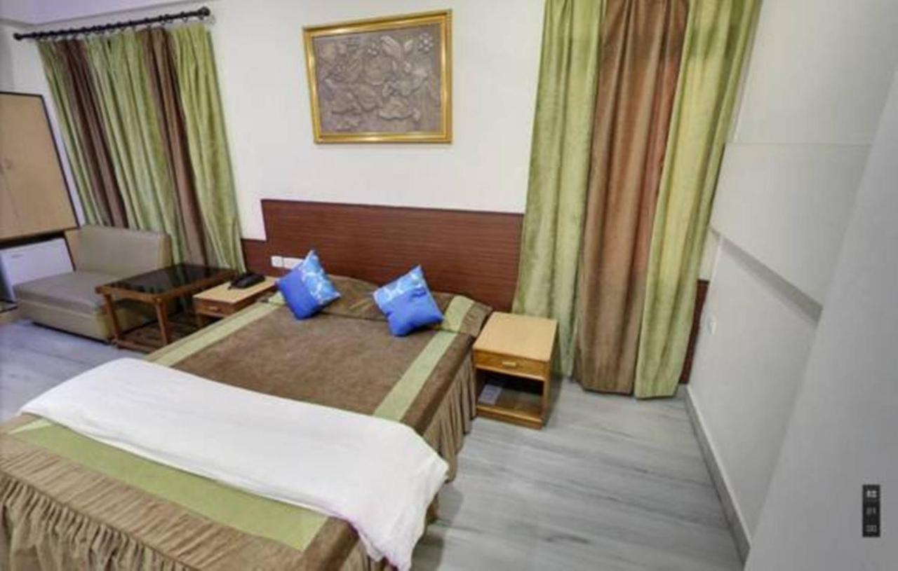 Hotel Gitanjali 3*