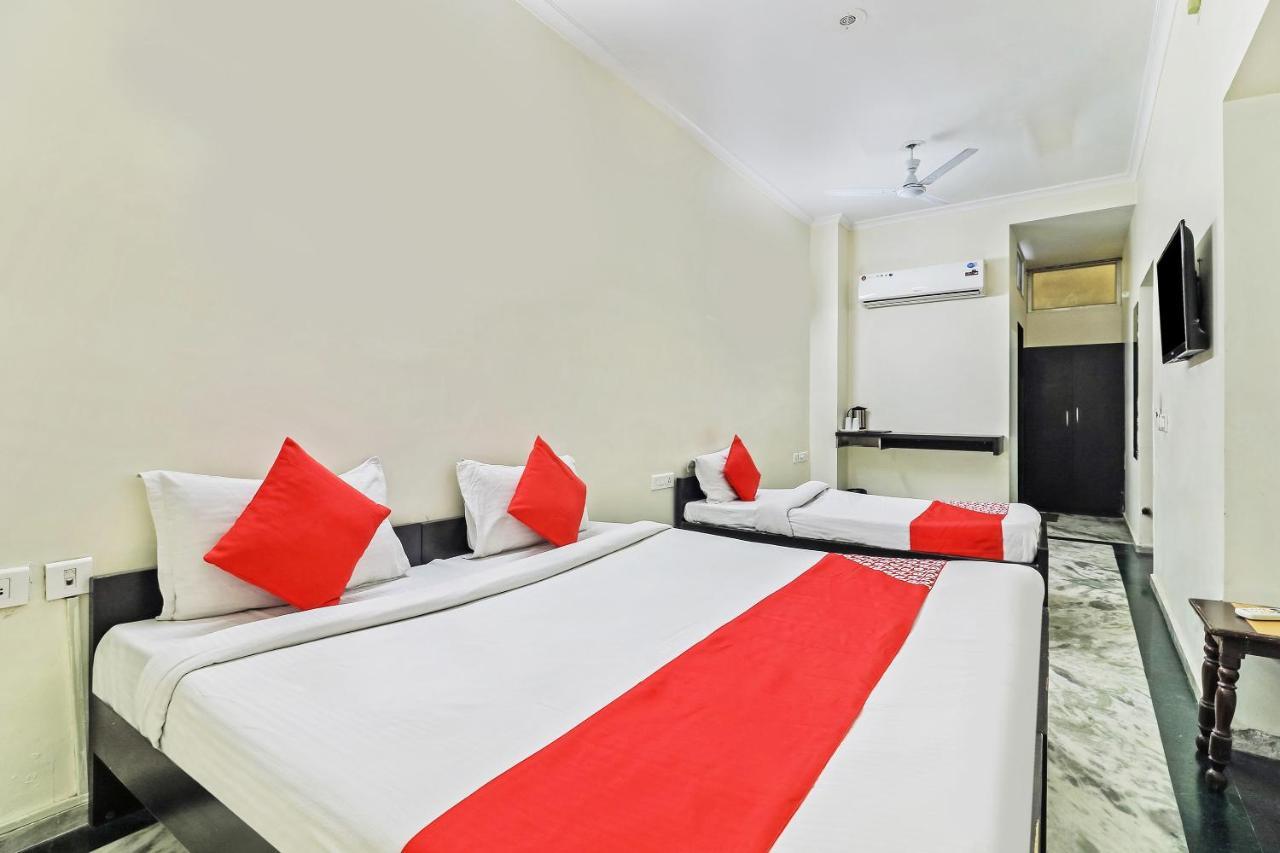 Hotel Collection O 35762 Season 4 3*