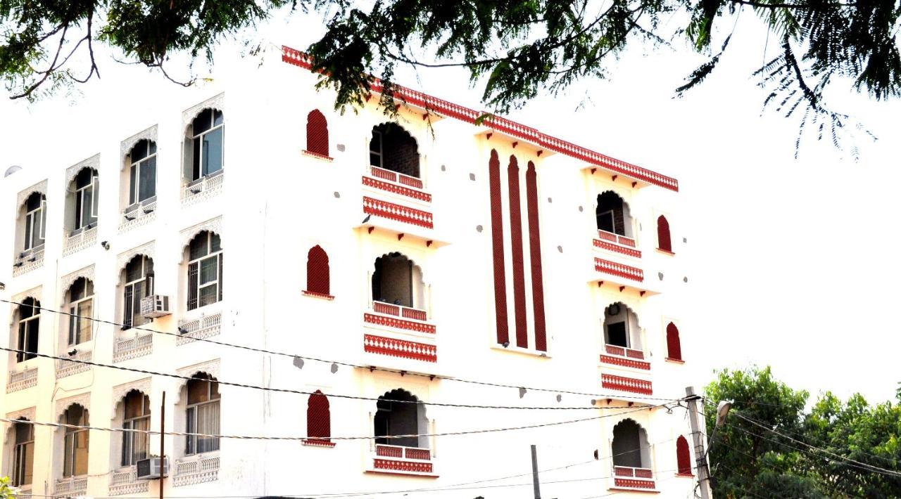 Hotel Raghuraj Palace 3*