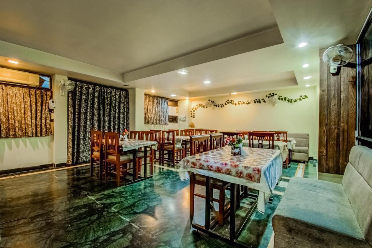 Oyo 18320 Utsav Hotel 3*