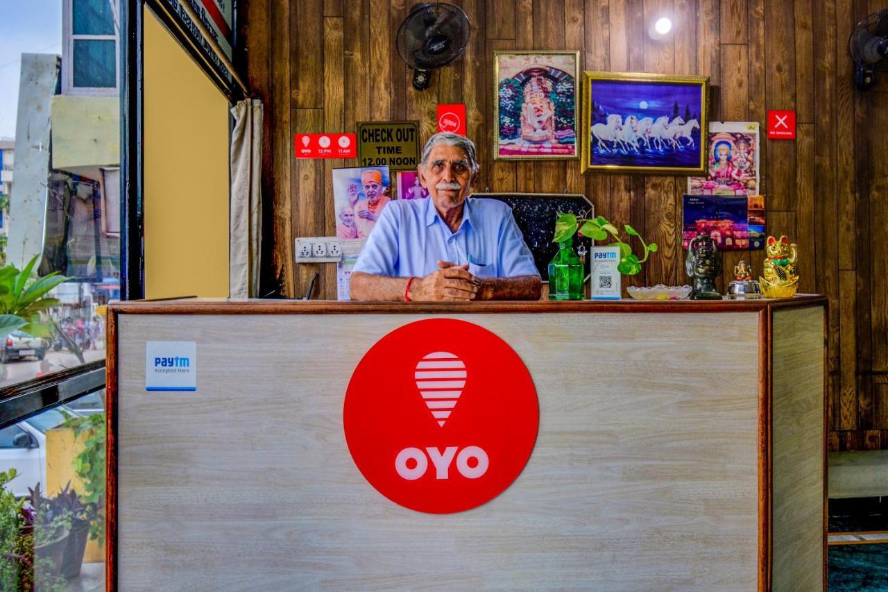 Oyo 18320 Utsav 3*