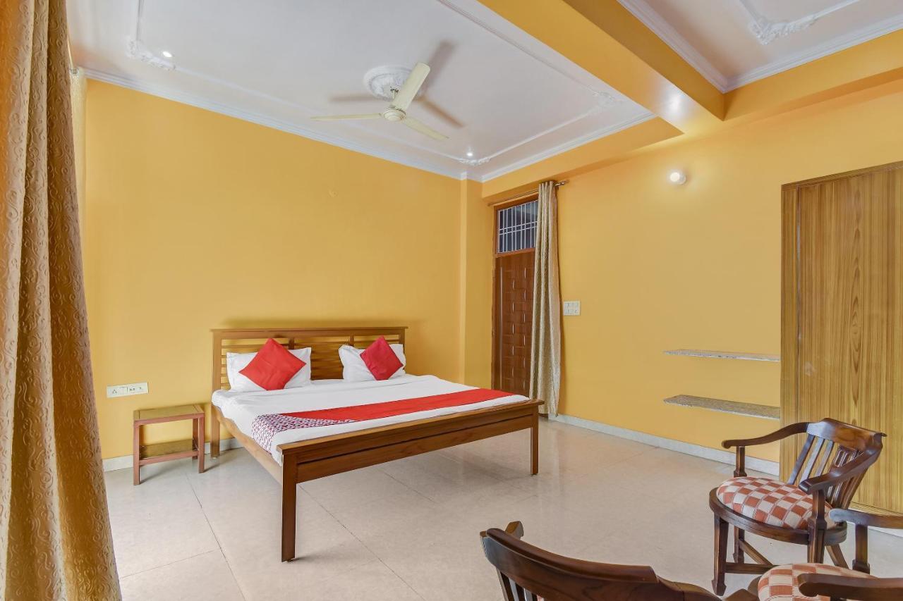 Oyo 64464 Gulmohar 3*
