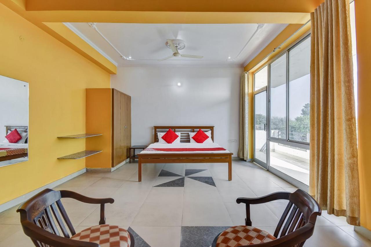 Oyo 64464 Gulmohar Hotel 3*