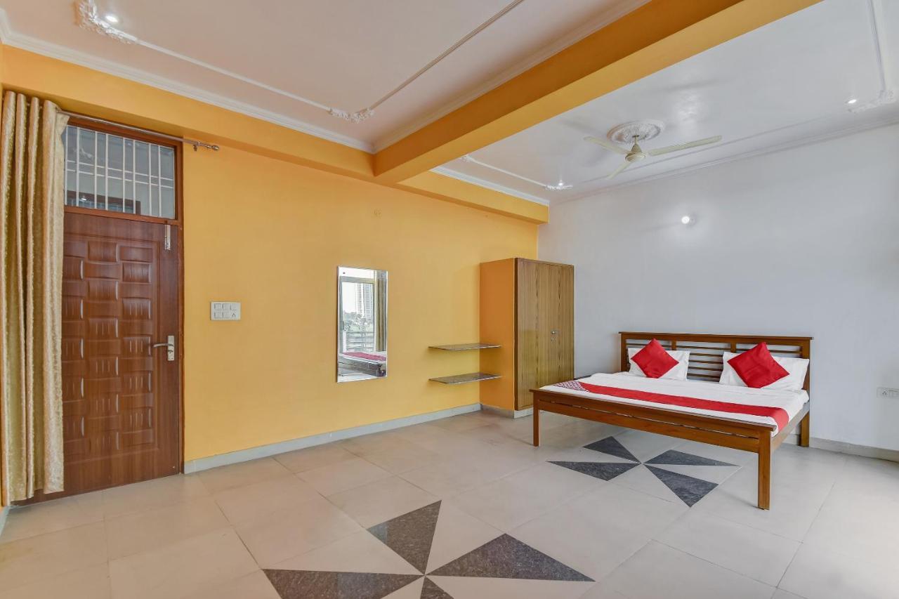 Oyo 64464 Gulmohar Hotel 3*