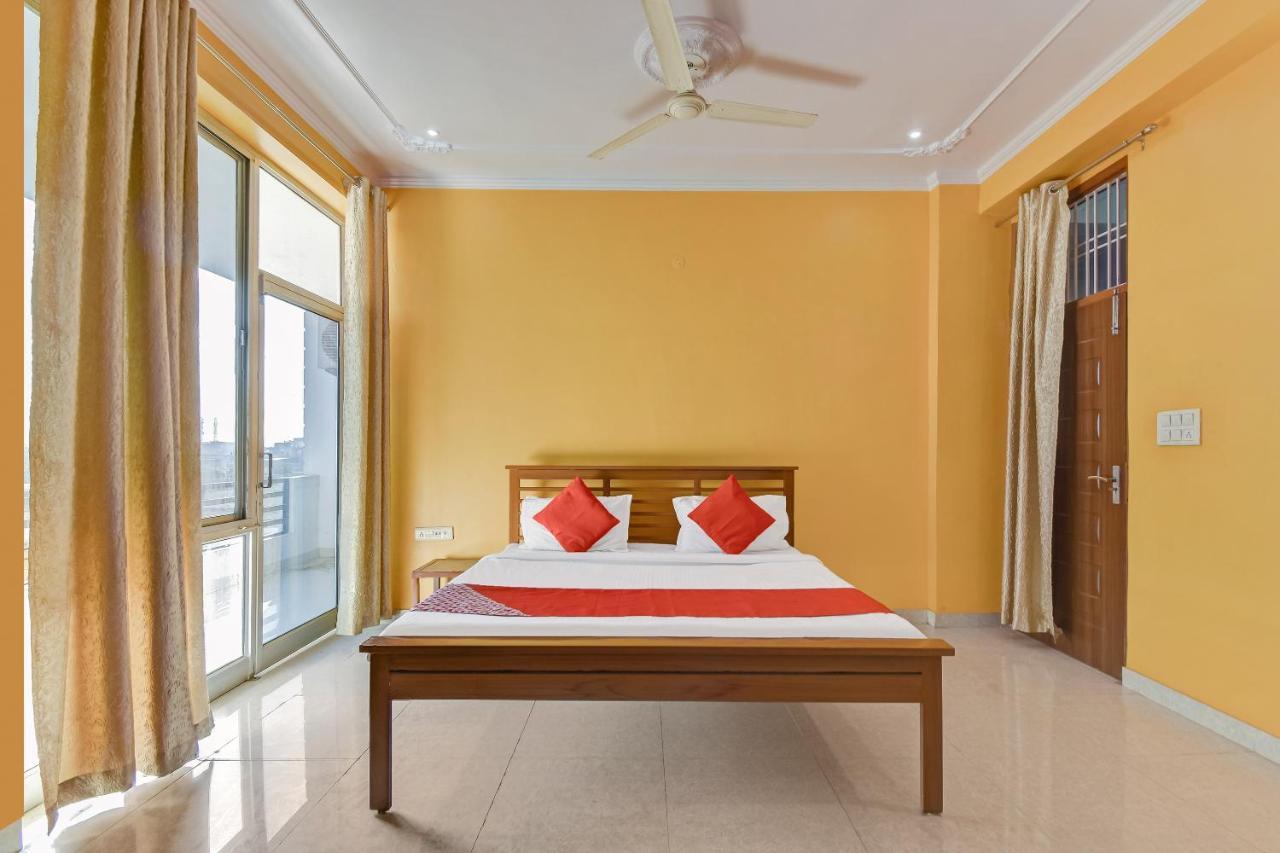 Oyo 64464 Gulmohar 3*