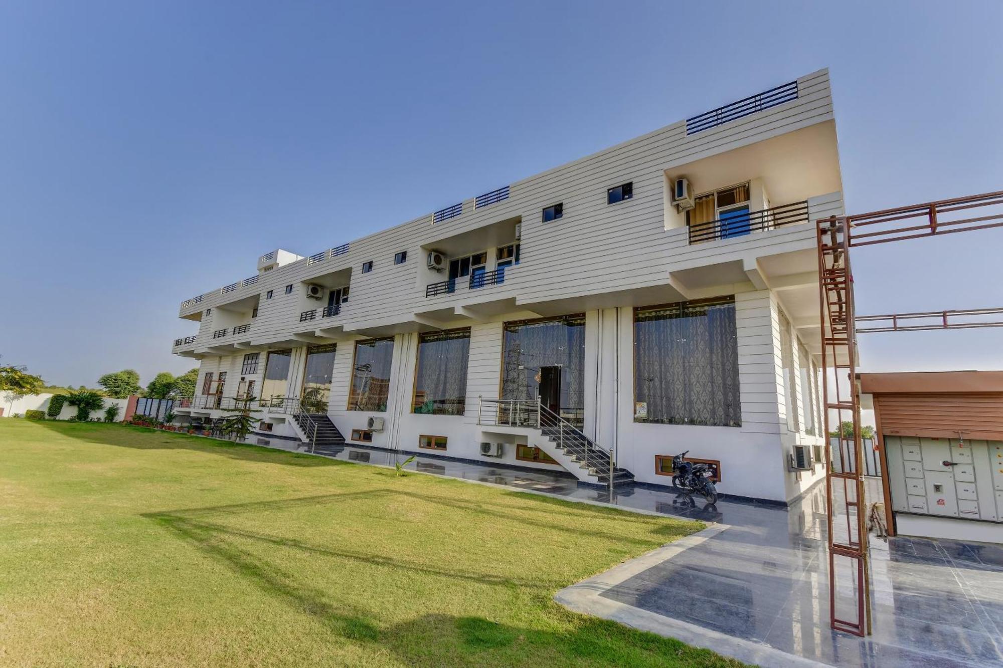 Oyo 64464 Gulmohar Hotel 3*
