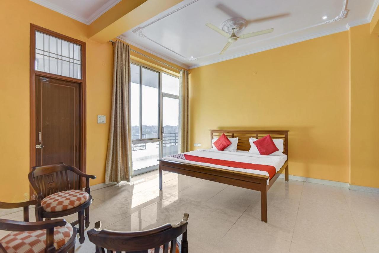 Oyo 64464 Gulmohar Hotel 3*
