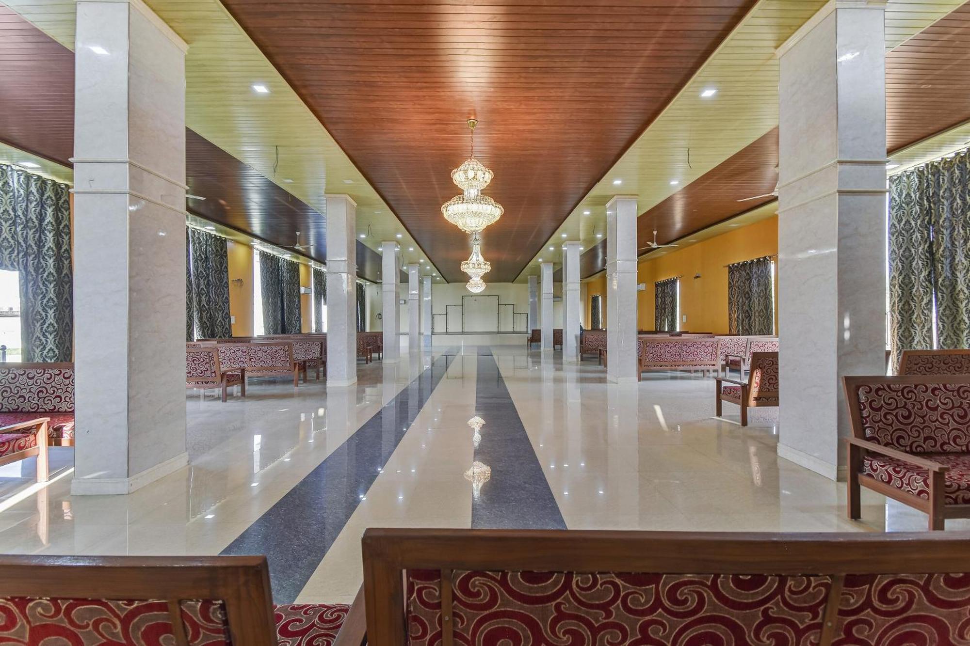 Oyo 64464 Gulmohar Hotel