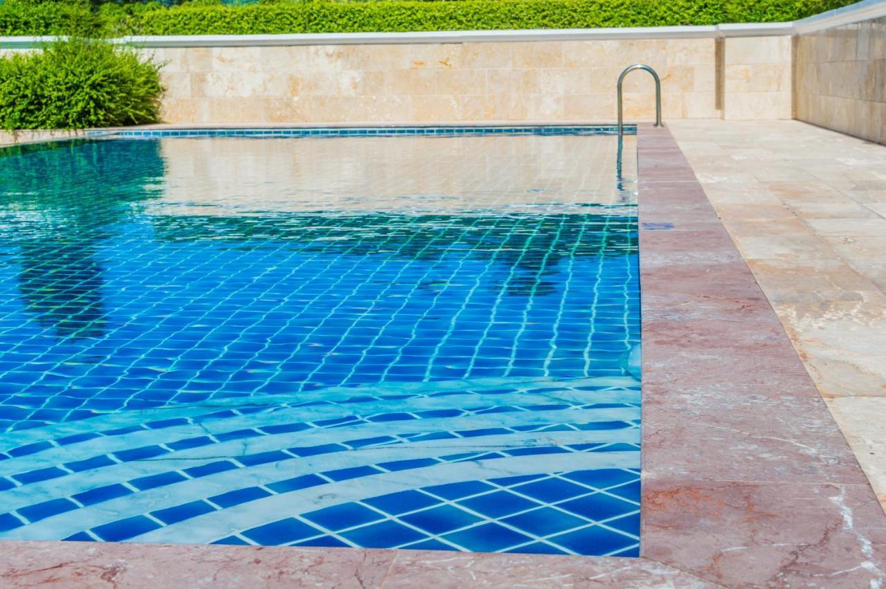 Oyo 64464 Gulmohar Hotel 3*