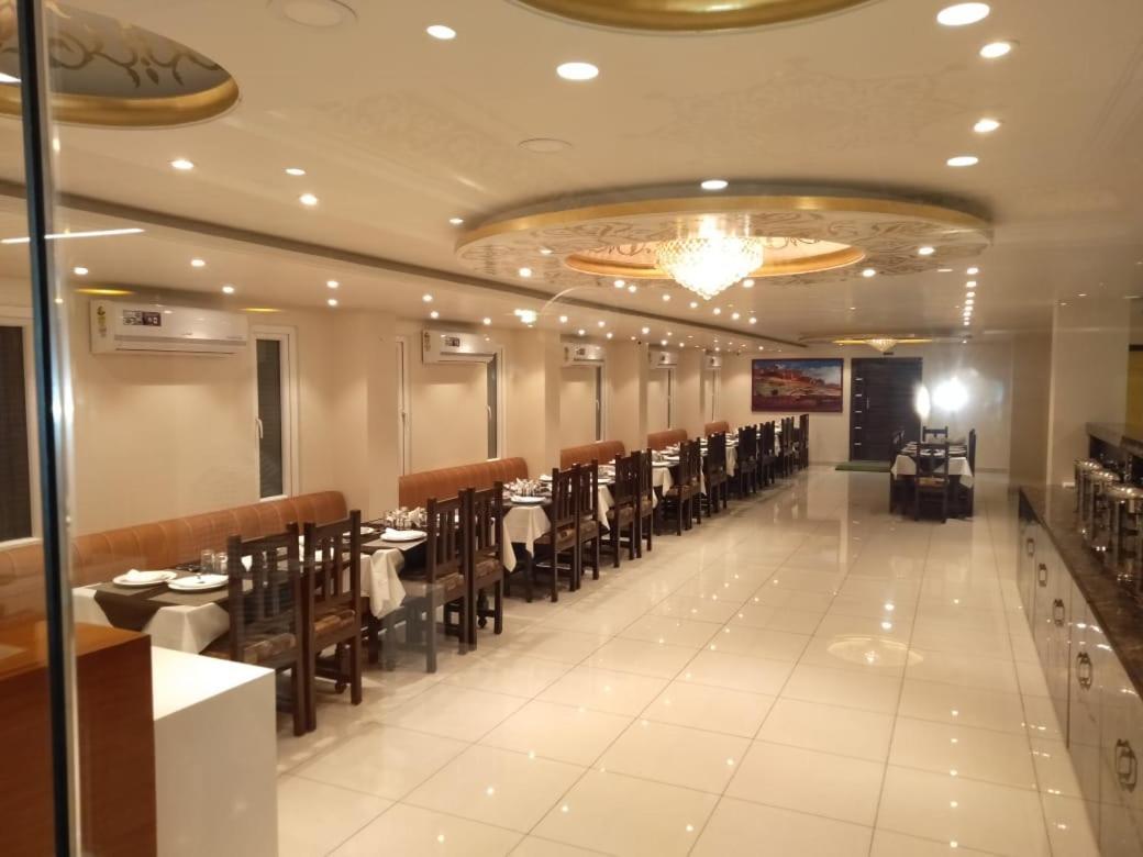 Royal Amer Hotel