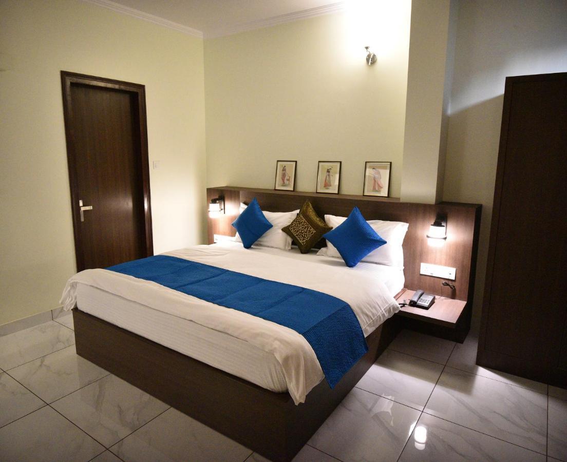 The Narayans Hotel 2*