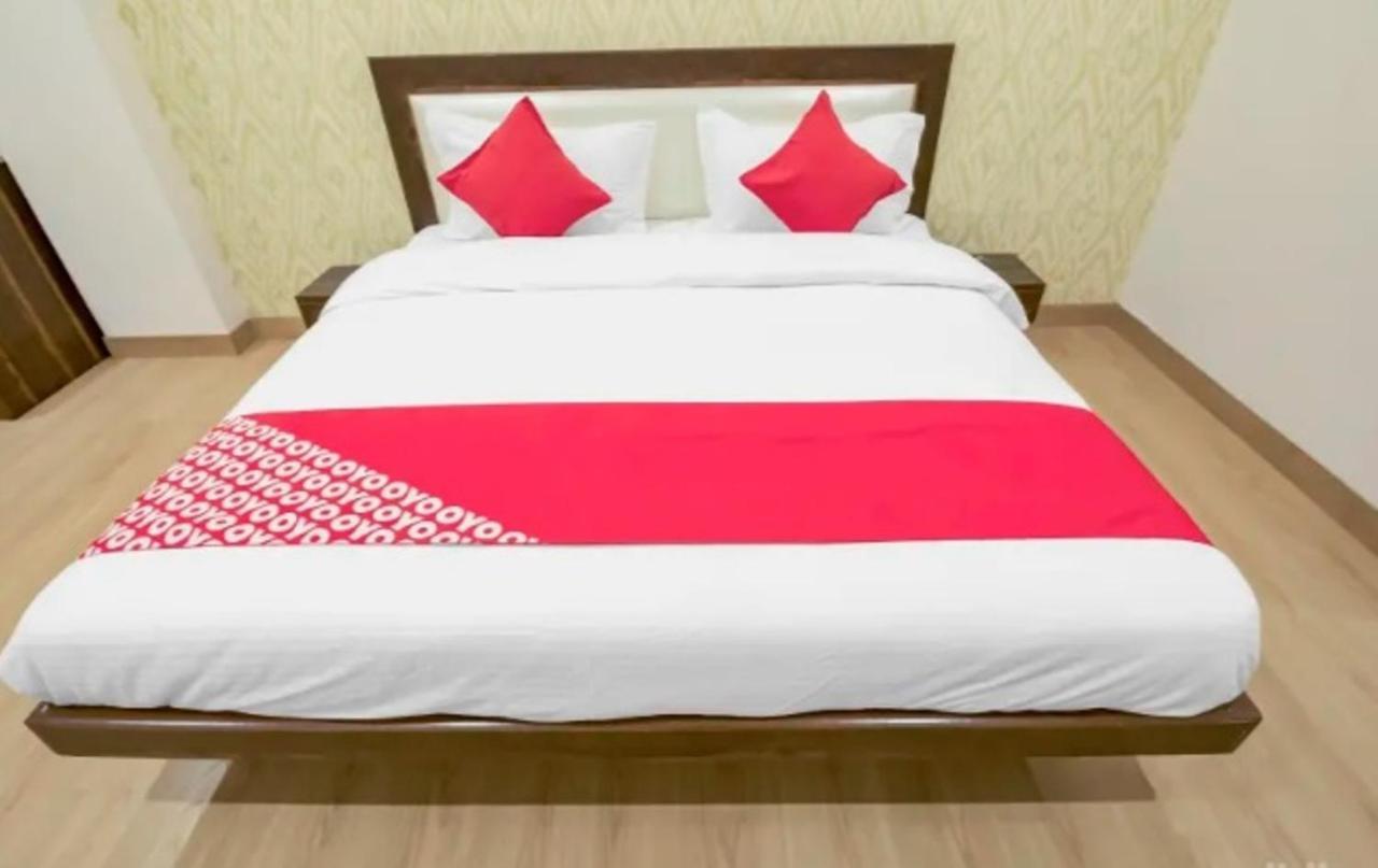 Hotel The Raj And 3*