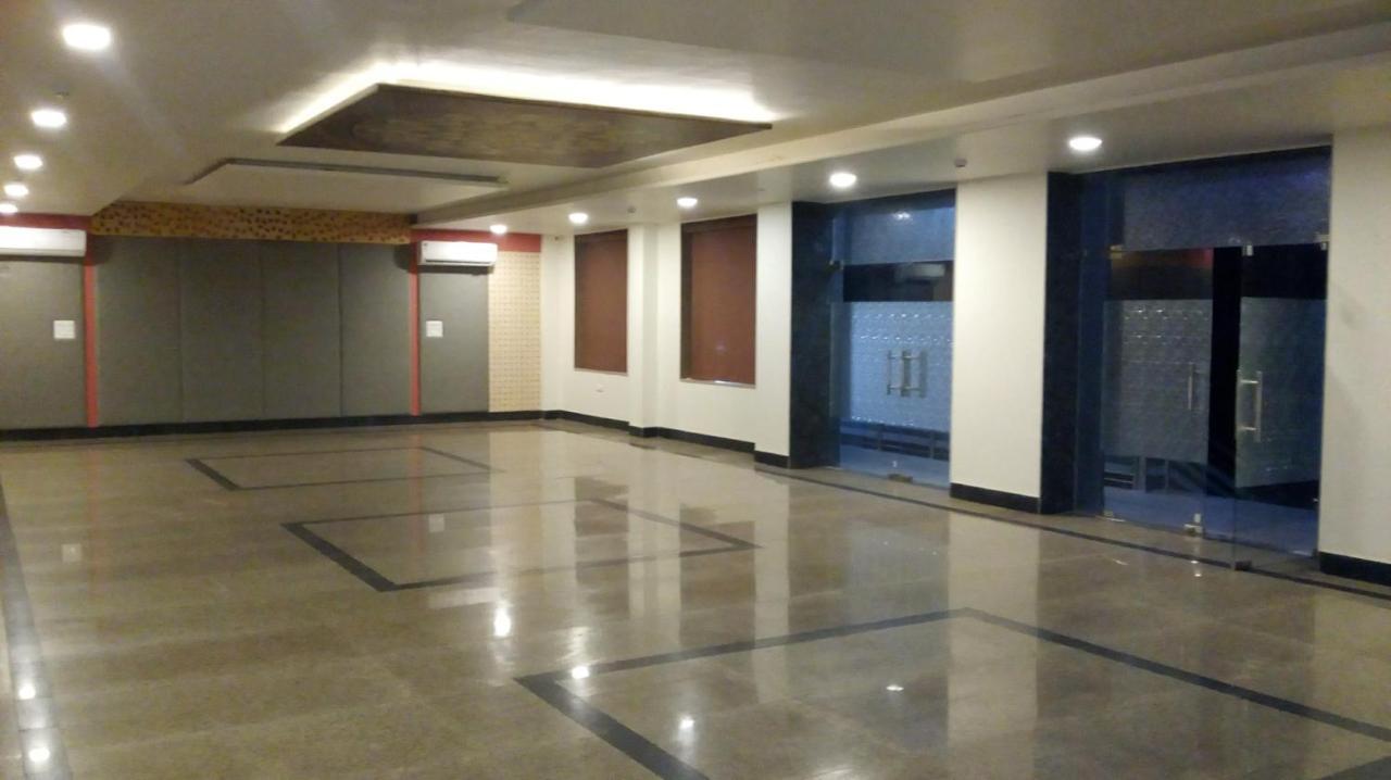 Hotel The Raj And 3*