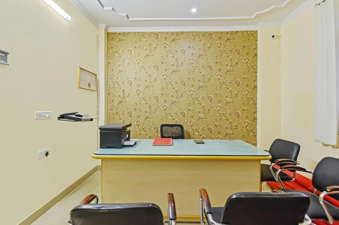 Oyo 61038 Kesar Mairrage Garden And 3*