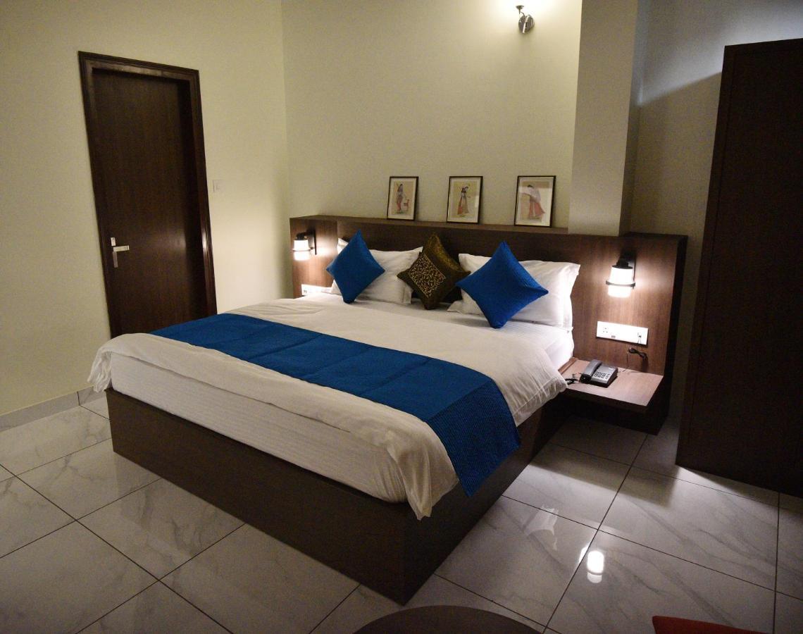 Hotel The Narayans 2*