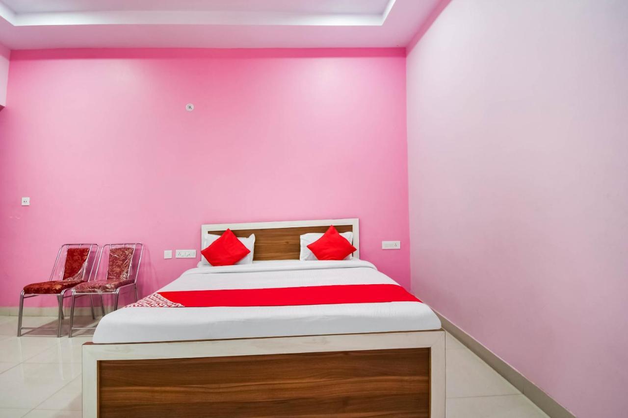Hotel Oyo 70449 Swarn Garden 3*