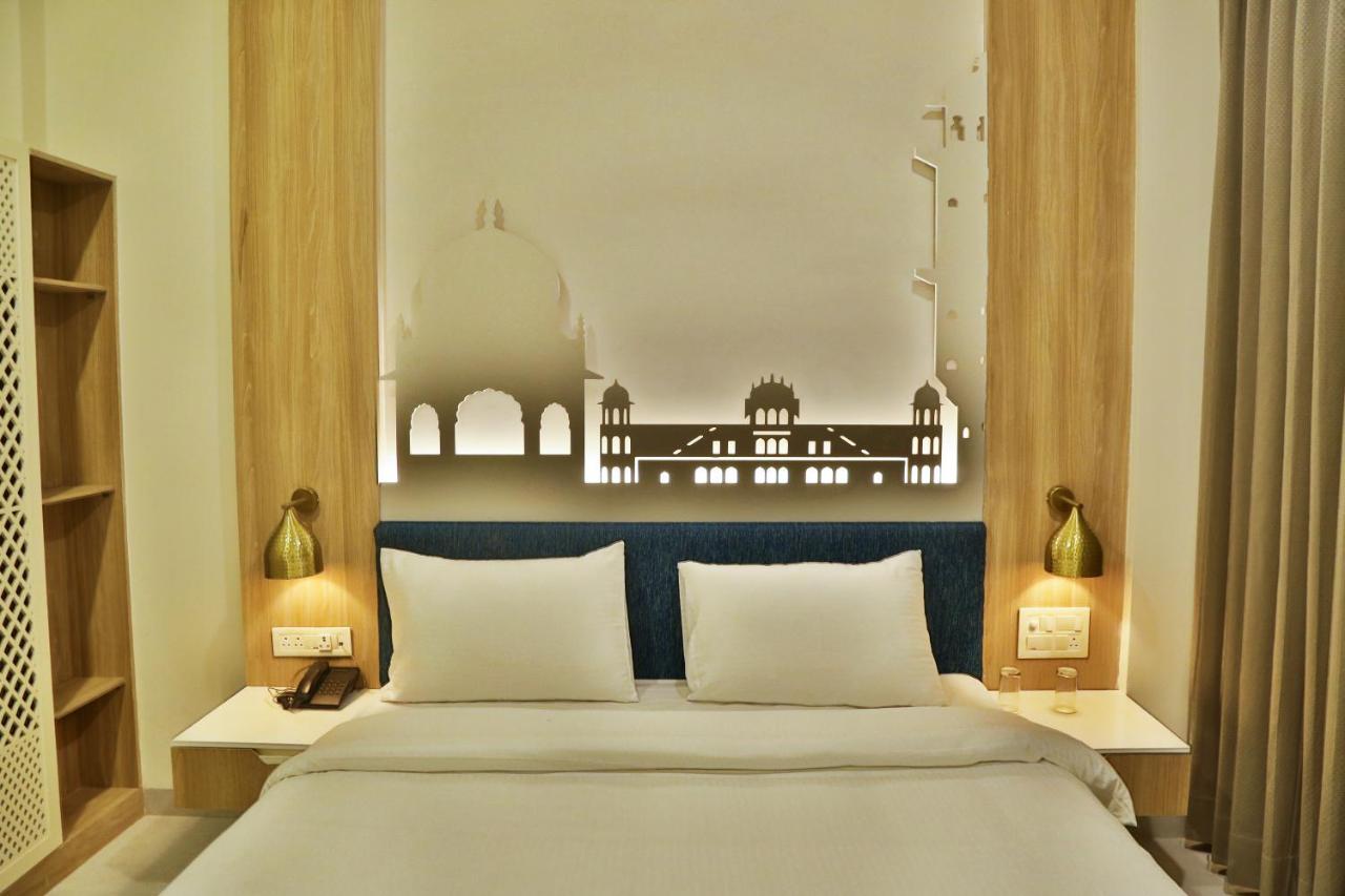 Hotel Ratangarh Palace