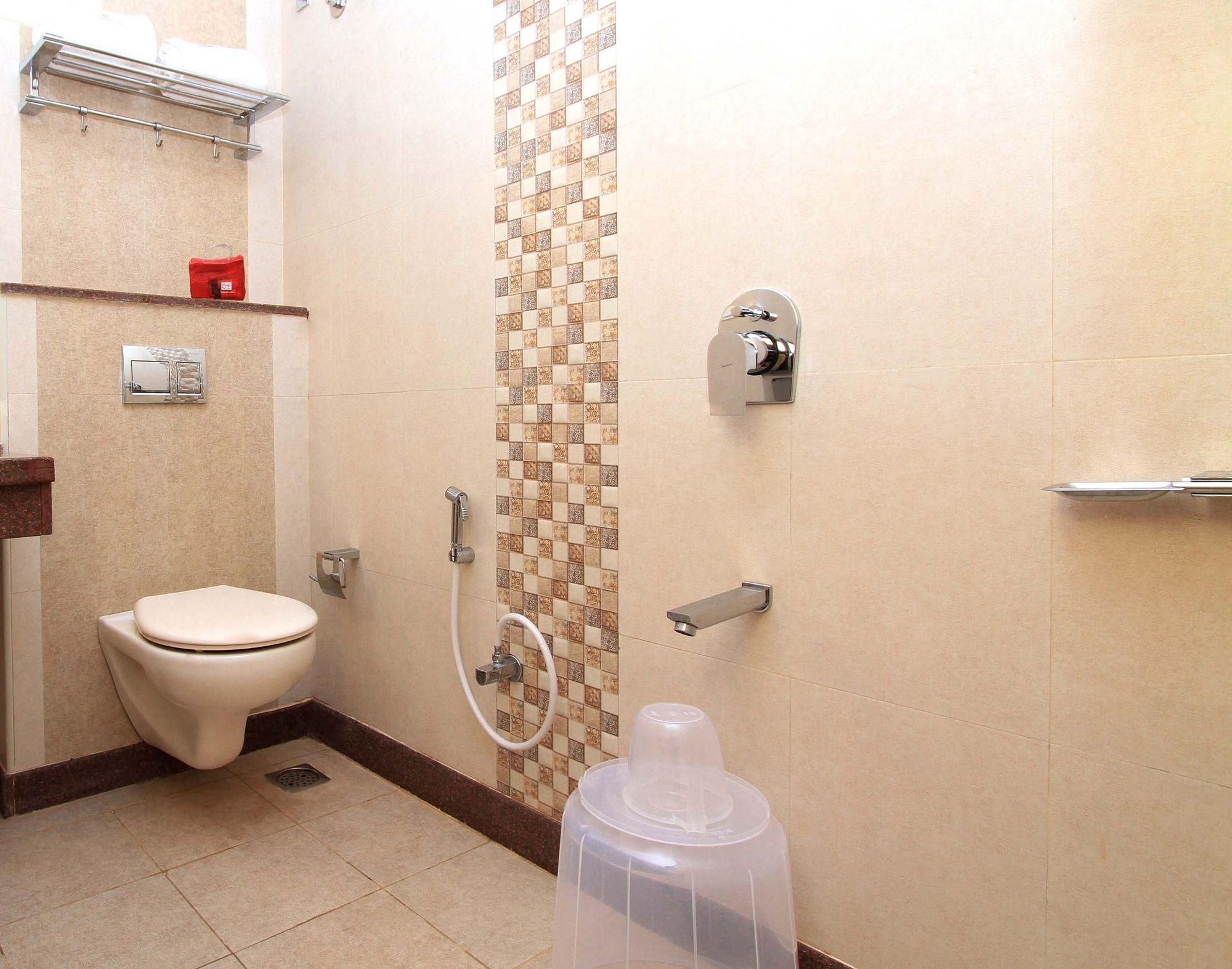 Hotel Oyo 4647 Hari 2*