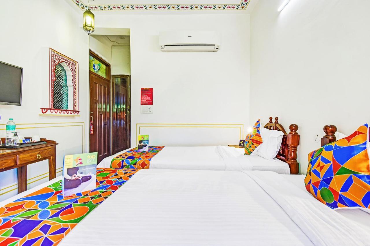 Hotel Fabhotel Shree