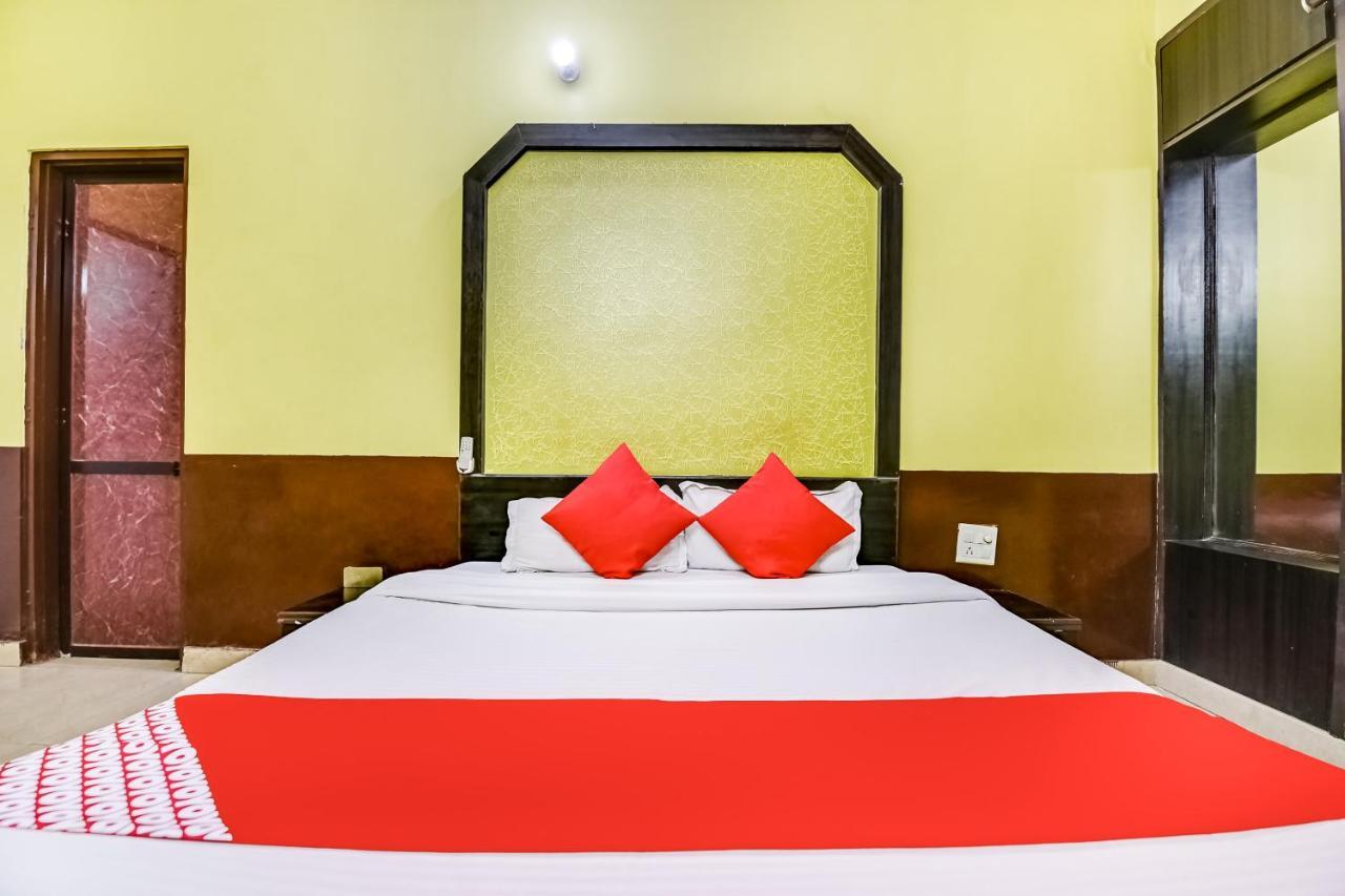 Oyo 71052 Shri Sai Paradise 3*