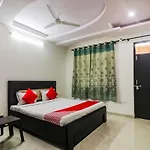 Oyo 26863 Raj Villa