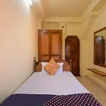 Oyo 23499 Hotel Sky Inn