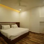 Hotel Regal By Rhytham