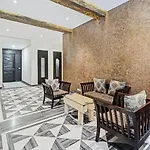 Oyo 80372 Townhouse 413