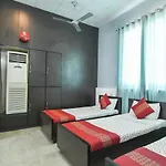 Hotel Raya Inn