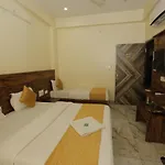 Hotel Raas Palace