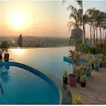 Lovely Studio Apartment 1-Bedroom With Small Kitchen And Pool