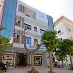 Oyo Hotel Blue Moon