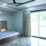Raj Farms Luxury Villa And Private Pool Near Kukus