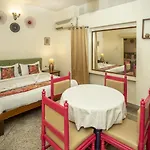 Hotel Pink Palace